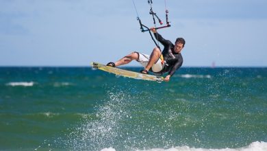 À quelle hauteur et à quelle vitesse peut-on faire du kitesurf ?